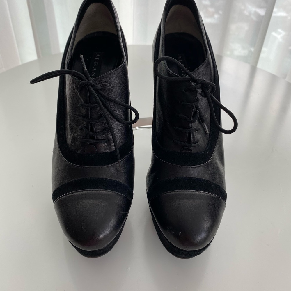 Black heels - Picture 2 of 2